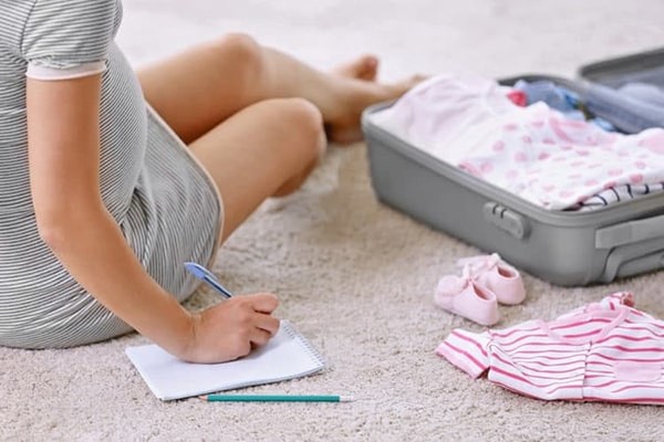 Review giỏ đồ cho mẹ đi sinh cần mang những gì và không nên mang những gì?